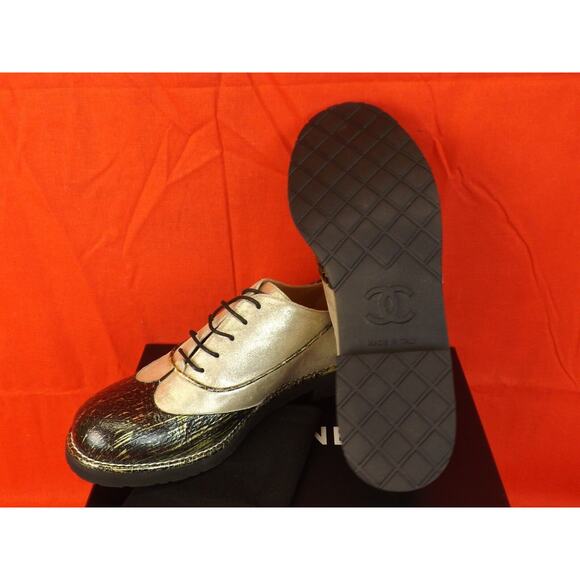 NIB CHANEL G31564 TWO TONE SHIMMER BLACK LEATHER CC LOGO LACE OXFORDS 40.5 $1K - Picture 10 of 12